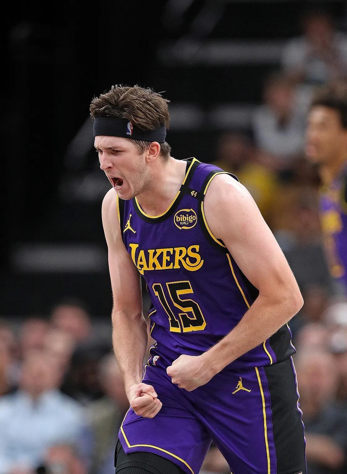 24岁救人牺牲消防员获评烈士 24岁救人牺牲消防员获评烈士