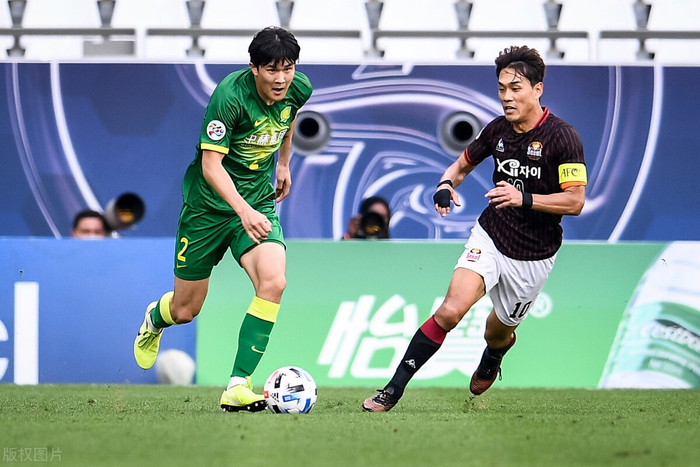 埃因霍温内部会议纪要流出——今夜远射贴柱,亚冠使命明确,更衣室氛围转暖 埃因霍温内部会议纪要流出——今夜远射贴柱,亚冠使命明确,更衣室氛围转暖