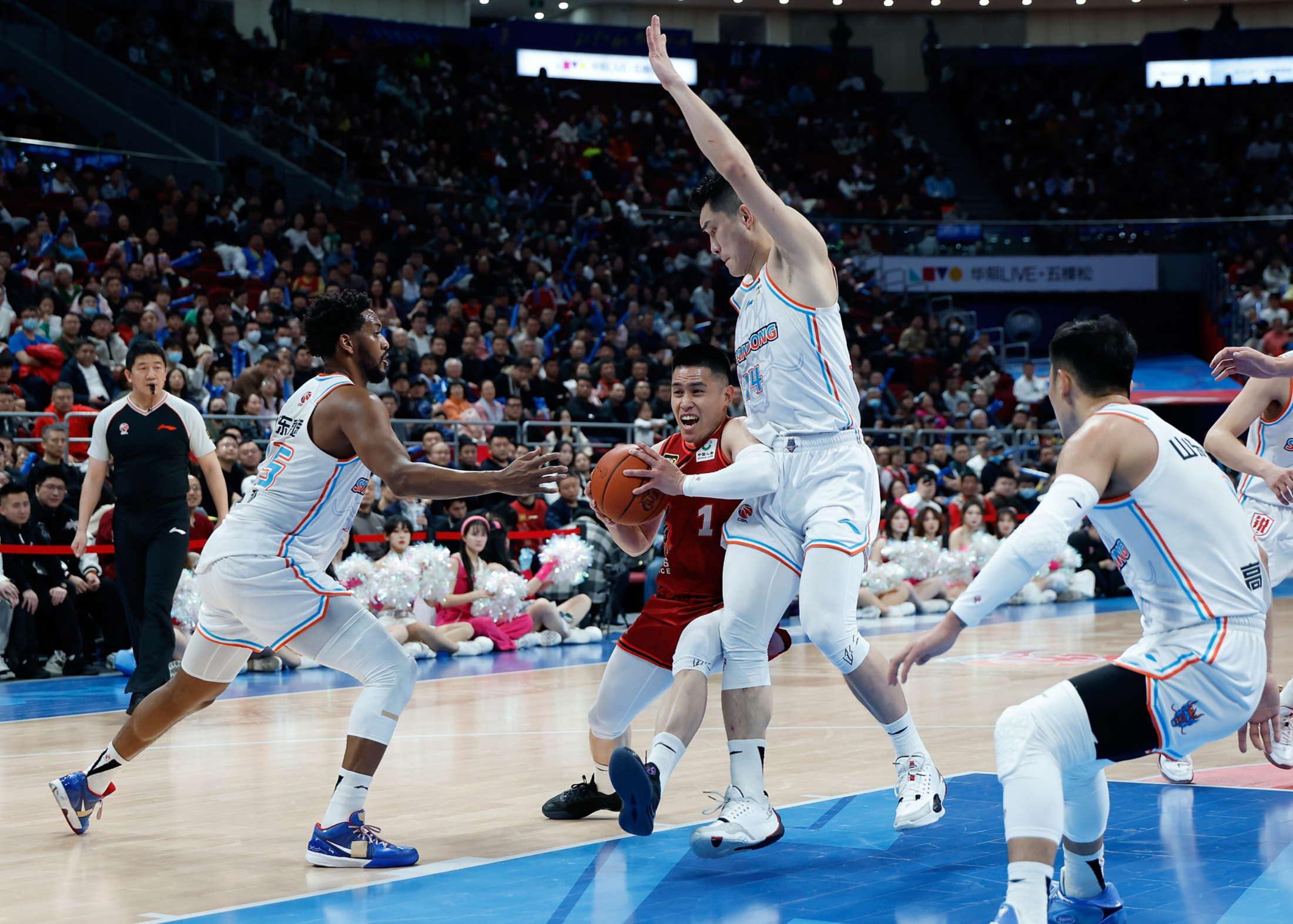 赛前上海久事备战欧篮联,篮板制胜细节曝光,引发热议,赛程密集仍需轮换的简单介绍 赛前上海久事备战欧篮联,篮板制胜细节曝光,引发热议,赛程密集仍需轮换的简单介绍