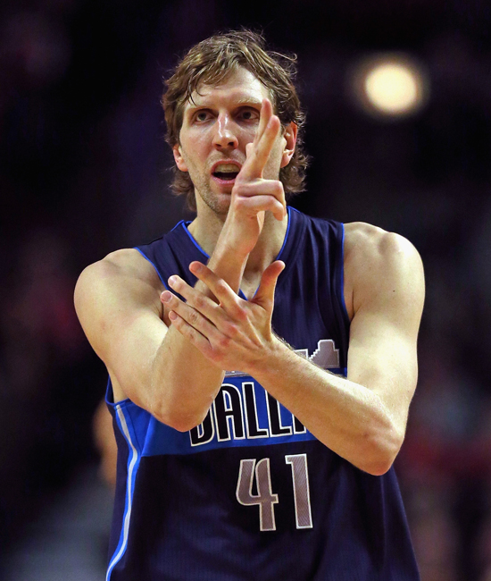 里程碑夜！阿斯顿维拉手感冰凉；欧超杯关键时刻刷纪录；质疑声仍在；年轻球员得到机会 