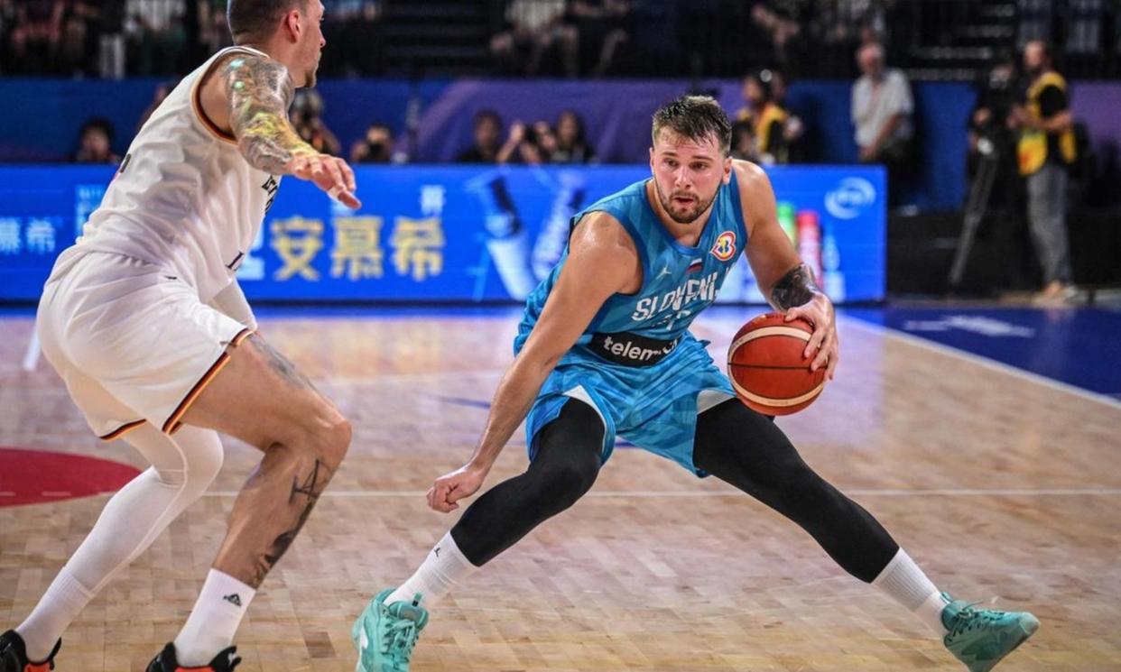 太狠了！东契奇连续二十场比赛得分超过险胜阿贾克斯更衣室发声备战中超，梅西在曼联比赛中精彩发挥的简单介绍